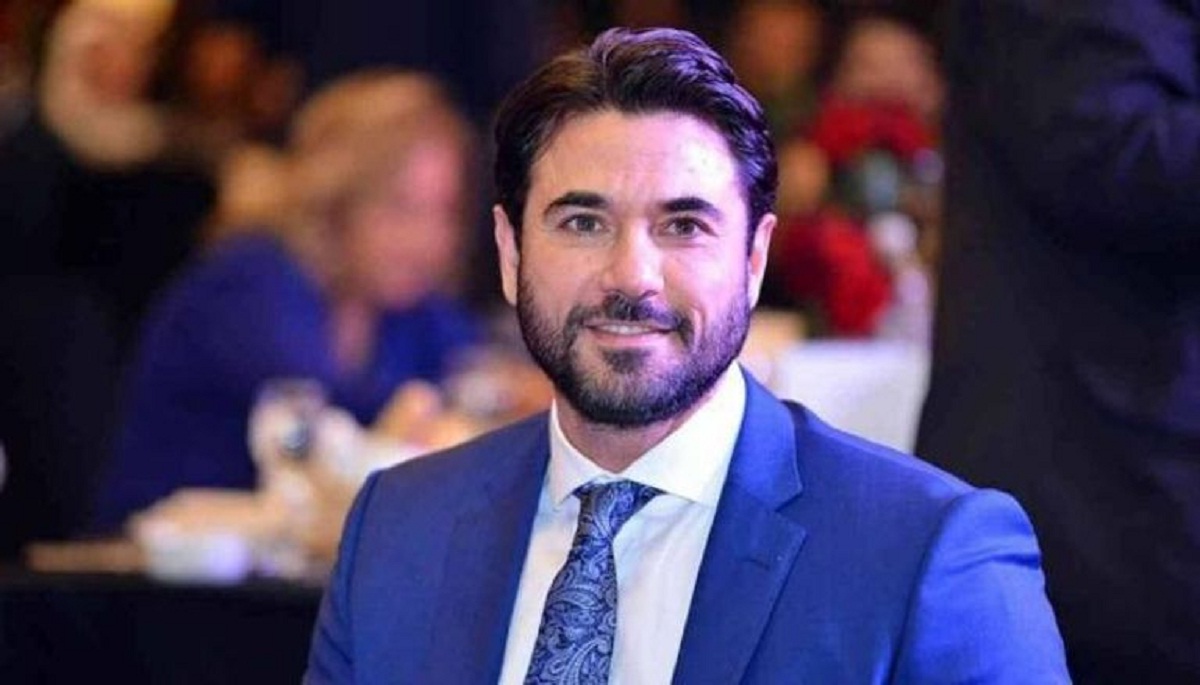 كم عمر أحمد عز الممثل المصري