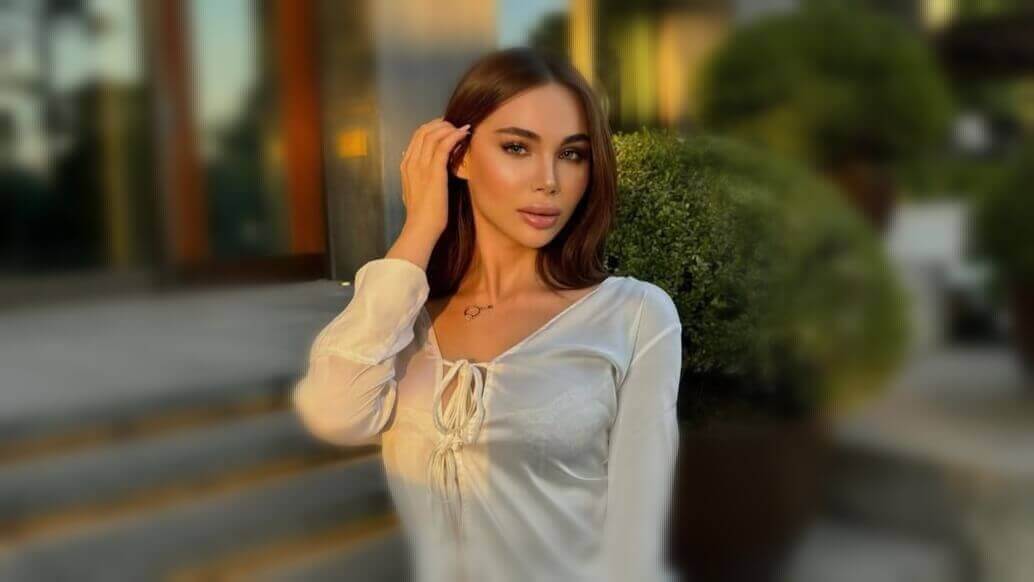 فيلم نايا خوري مع مراهق