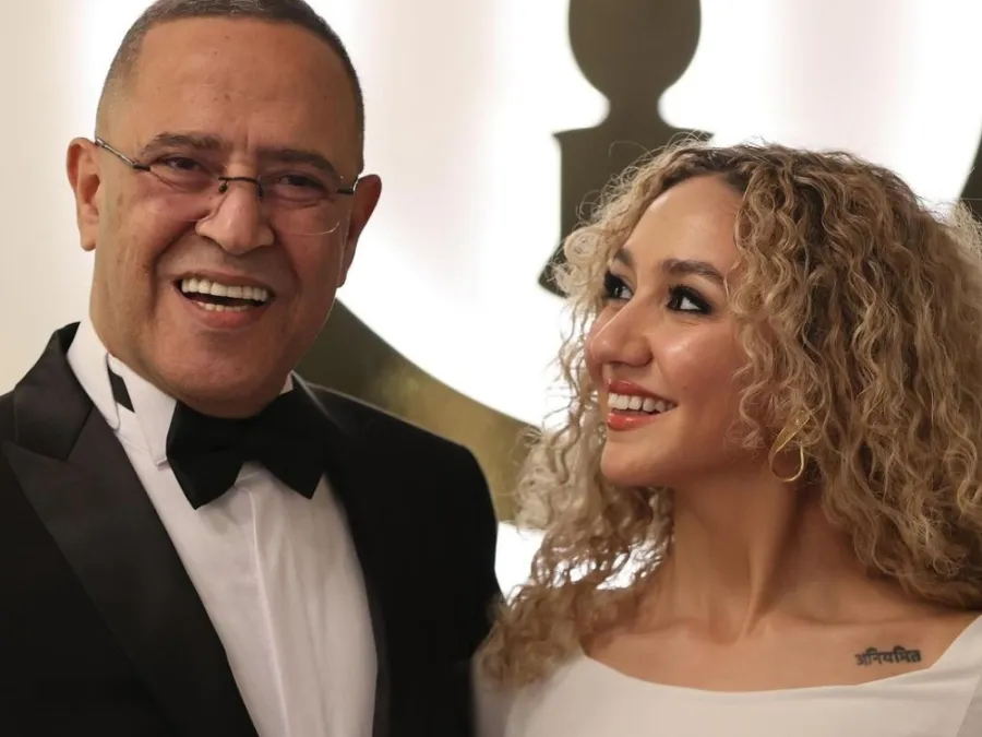 قصة مسلسل ولد وبنت وشايب
