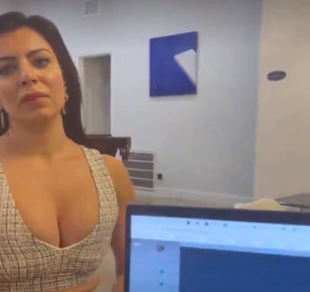 فيلم الينا انجل مع زميلها بالشغل