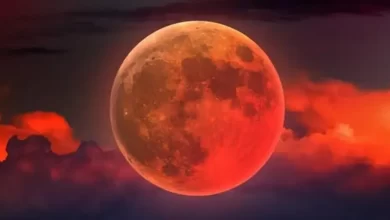 الساعة كم خسوف القمر الكلي اليوم الأحد 7 سبتمبر 2025؟